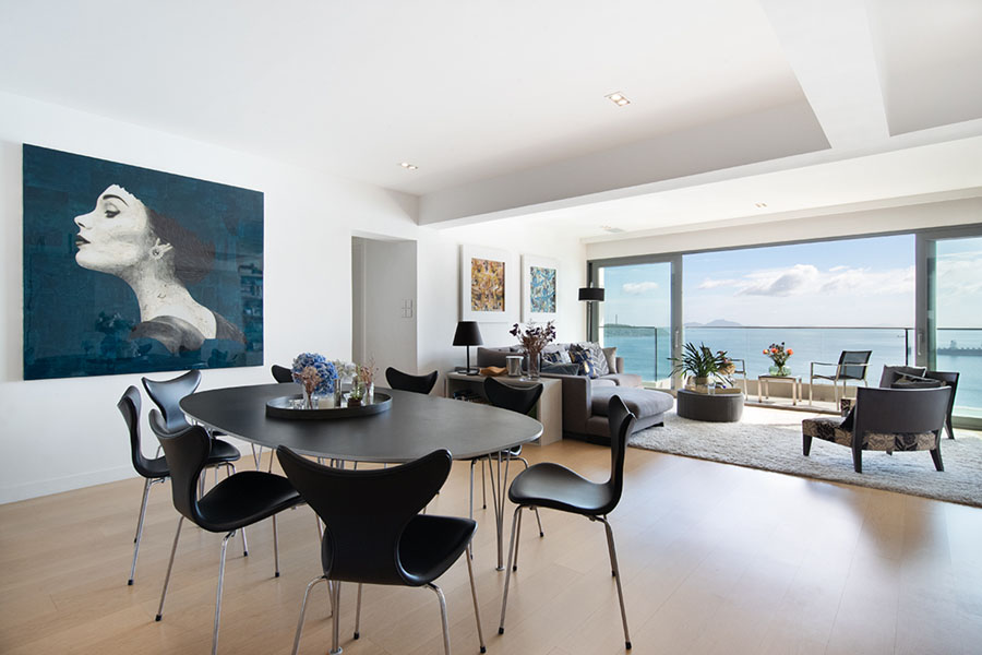 本港今年首3季房地產市道明顯復甦，豪宅市場更表現強勁，其需求、交易、價格和租金皆錄得正增長